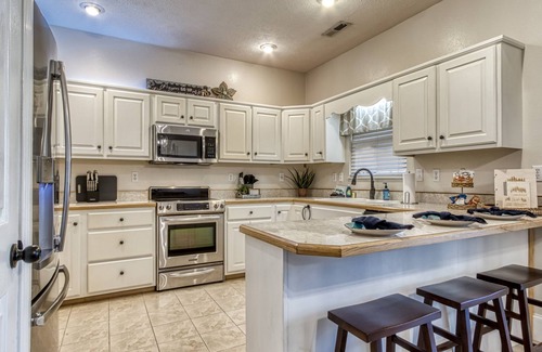 Sevierville House | Irresistible Retreat w Pool Hot Tub Arcade