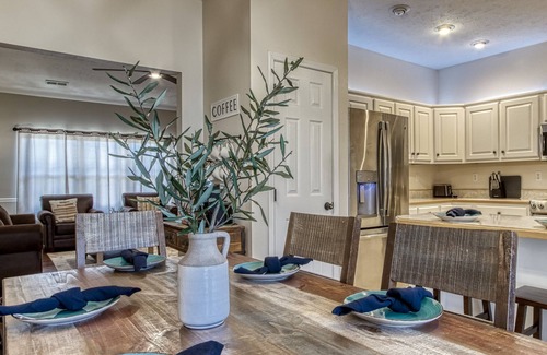 Sevierville House | Irresistible Retreat w Pool Hot Tub Arcade
