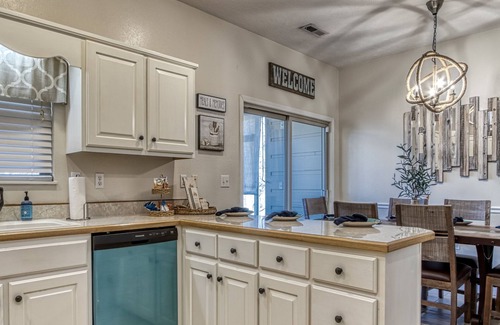 Sevierville House | Irresistible Retreat w Pool Hot Tub Arcade