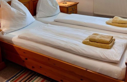 Sankt Georgen im Attergau Apartment | Irrsee - Frühstückspension Holzapfel
