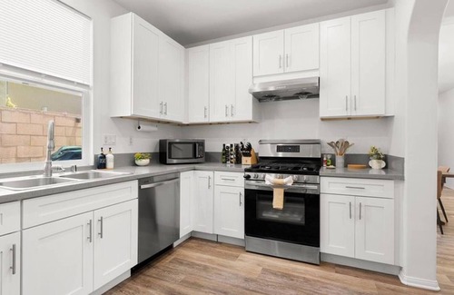 Woodbury House | Irvine Inn Love | Pool | BBQ | Firepit | Clubhouse