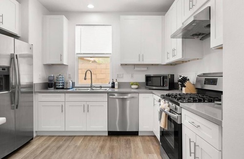 Woodbury House | Irvine Inn Love | Pool | BBQ | Firepit | Clubhouse