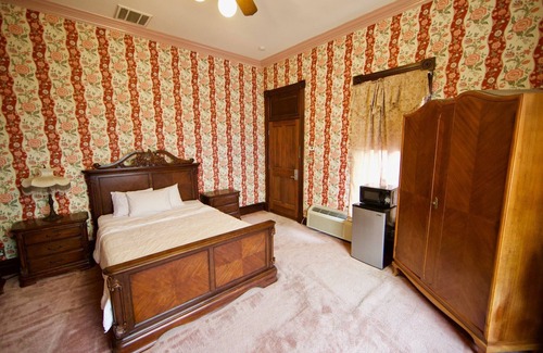 Hanford Hotel | Irwin Street Inn