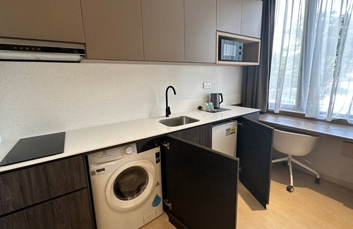 Marine Parade House | ISA hotel apartments Queens /King Room with kitchen & washer-dryer attached