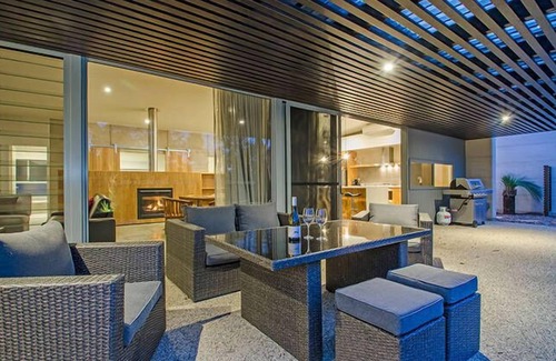 Yallingup House | Isabella, Injidup beach, Caves Road, Yallingup