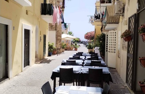 Ischia Porto Apartment | Ischia Ponte Romantic Apartment in the Historical Center and Near the sea