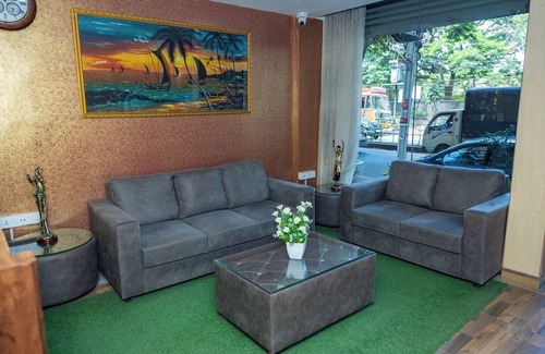 Pulikeshi Nagar Hotel | Ishwerya Suites