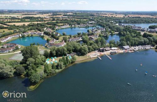 South Cerney House | Isis Lakes 40 - Casa Angela