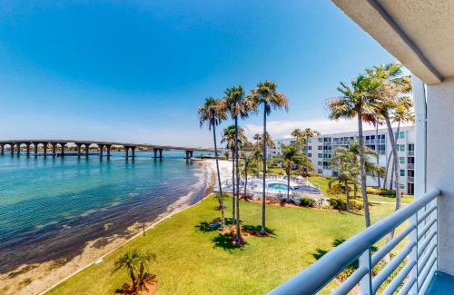St. Petersburg Apartment | Isla Del Sol Bahia Vista 418