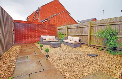 Newport House | Isla House - Newport City Centre - Sleeps 7