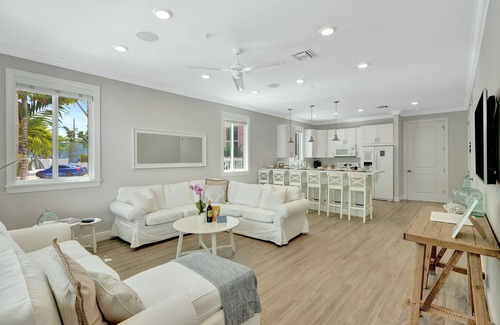 Upper Matecumbe Key Villa | Isla Sands Collection: Sleeps 24, All Ensuite Bedrooms, Waterfront
