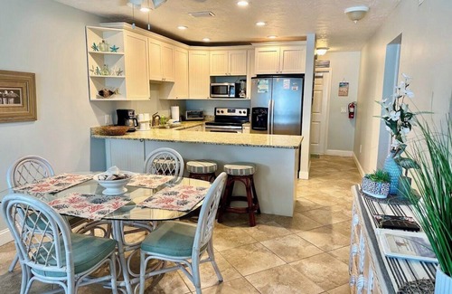 Ilexhurst Condo | Island Beach Club 21 - Anna Maria Island - Condo 2 Bedroom/2 Bath gulf.