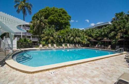 Sanibel House | Island Beach Club #330B