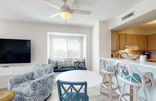 Atlantic Beach Apartment | Island Beach & Racquet Club A205