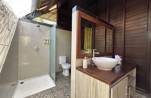 Mushroom Bay Hotel | Island Cabanas