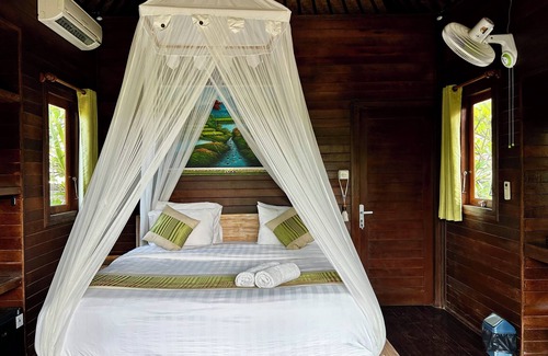 Mushroom Bay Hotel | Island Cabanas