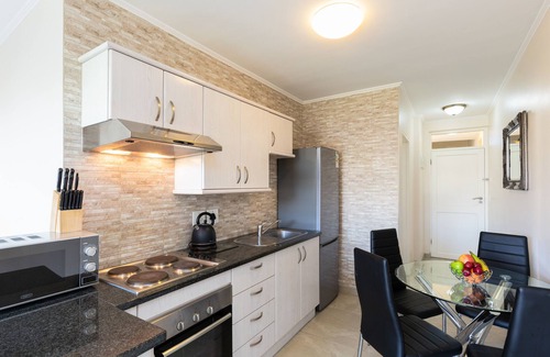 Century City Apartment | Island Club LA302 by CTHA