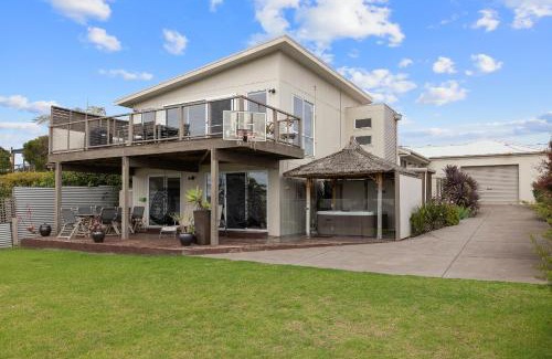 Surf Beach House | Island Daze Surf Beach Phillip Island
