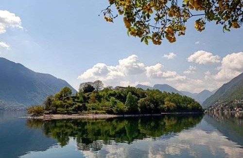 Tremezzina House | Island Garden - Ossuccio, Tremezzina by LoveComo