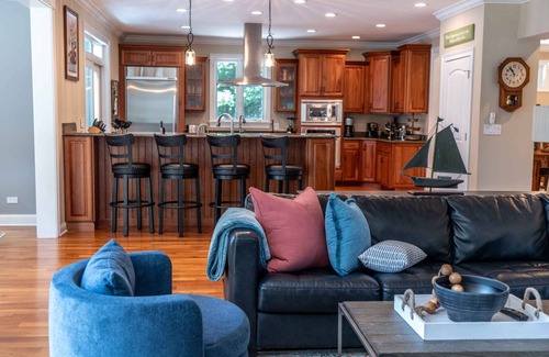 Delavan Lake House | Island Getaway on Delavan Lake – Luxurious 8 BDR w/Private Pool & Game Room!