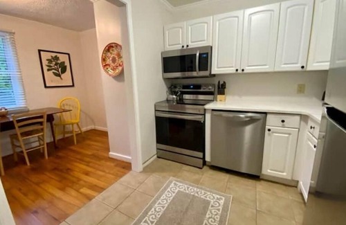 Saint Simons Heights Cottage | Island Getaway or WFBeach!