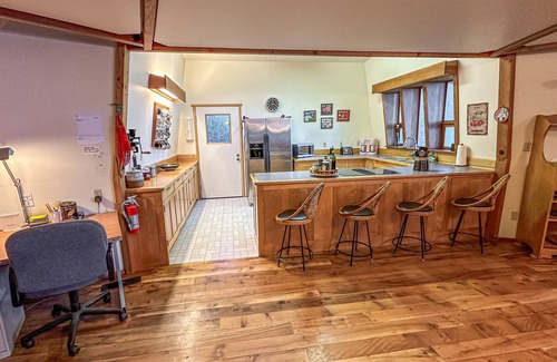 Greenbank House | Island getaway with balcony, Wifi, Washer/Dryer and waterview