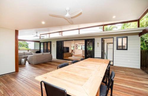 Point Lookout House | Island Hideaway + 1 min to Cylinder Beach + Sleeps 10