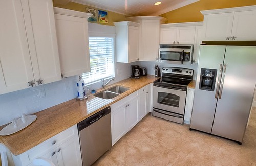 Holmes Beach Condo | Island Hideaway by AMI Locals