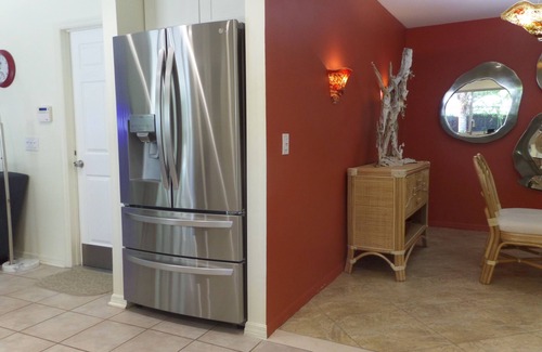Central Beach House | Island Living, Within Walking Distance To Beach Restaurants Shops Parks Marina