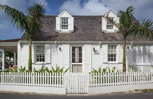Dunmore Town Cottage | Island Oasis in the heart of Dunmore town