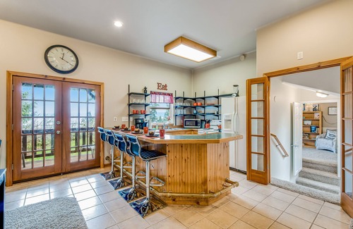 Camano Island House | Island oasis with firepit, port & mountain views, & washer/dryer