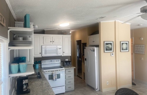 Cudjoe Key Cottage | Island Oasis ~ YOUR Paradise awaits in Venture Out Resort!