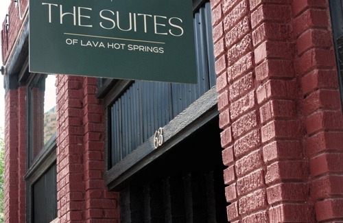 Lava Hot Springs Hotel | Island Park Theme: Suites of Lava #10