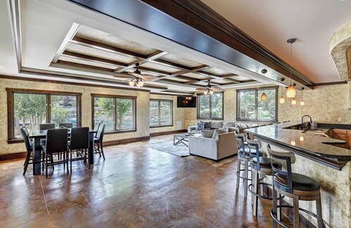 Lake Norman of Catawba Cottage | Island Point by Avantstay Sleeps 18 + Dock