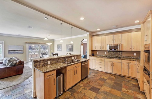 Lake Norman of Catawba Cottage | Island Point by Avantstay Sleeps 18 + Dock