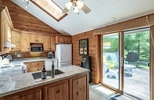 Bracebridge Cottage | Island Property on Lake Muskoka! 4brdm, 3 bath! Best Internet! SUP, Kayak