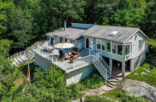 Bracebridge Cottage | Island Property on Lake Muskoka! 4brdm, 3 bath! Best Internet! SUP, Kayak