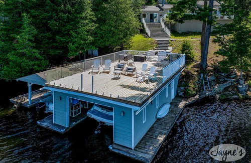 Bracebridge Cottage | Island Property on Lake Muskoka! 4brdm, 3 bath! Best Internet! SUP, Kayak