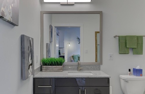 Memphis Apartment | Island Retreat|Long Stays Welcome|Travel RN Haven