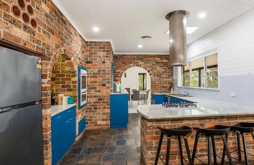 North Nowra House | Island Retreat - Pet Friendly with Swimming Pool