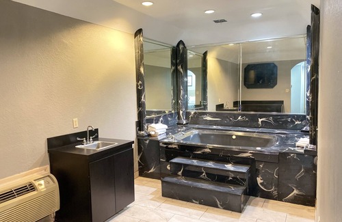 Edgebrook Hotel | Island Suites