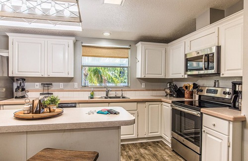 Crystal River House | Island Time-Ozello Canal Home -PvtDockw/Lift - DogOk-10ppl