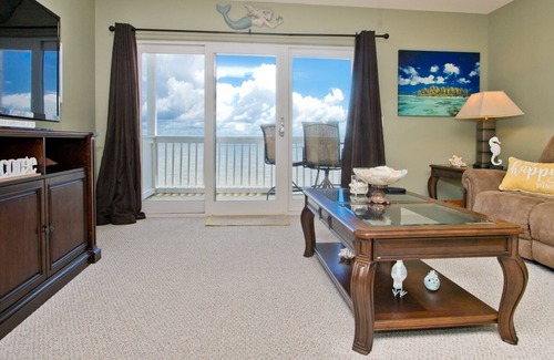 Innerarity Townhomes House | Island Time: Peaceful Waterfront Unit with 2 Kayaks!