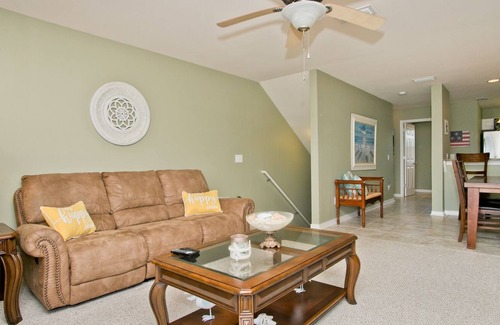 Innerarity Townhomes House | Island Time: Peaceful Waterfront Unit with 2 Kayaks!