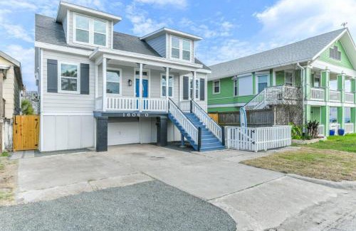 San Jacinto House | Island Time with Heated Pool Walk to Beach and Pleasure Pier