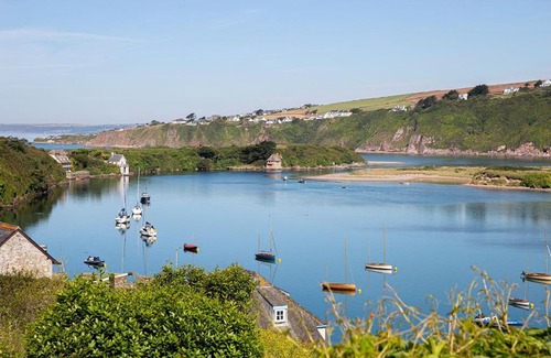 Bantham Apartment | Island View at White Horses, Bantham, South Devon - with glorious sea views