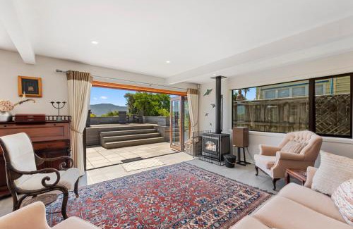 Paraparaumu Beach House | Island View Beach House - Paraparaumu Beach Home