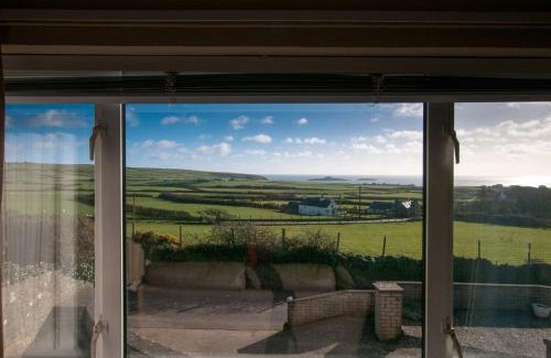 Aberdaron House | Island View - Cottage