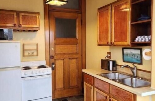 Munjoy Hill Apartment | Island View House BnB Self Check-In # 4/Free Off-Street Parking