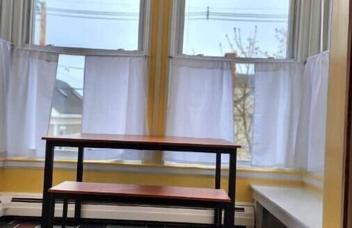 Munjoy Hill Apartment | Island View House BnB Self Check-In # 4/Free Off-Street Parking
